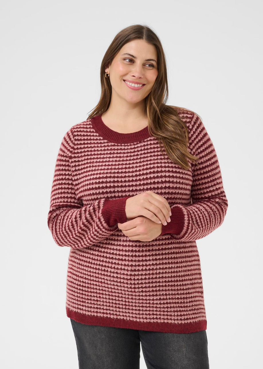 Langermet rød genser med striper