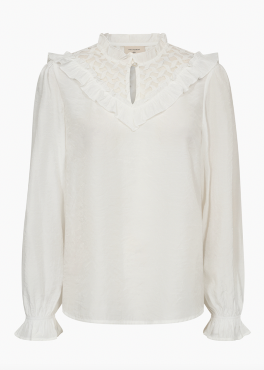 Hvit bluse med blonder