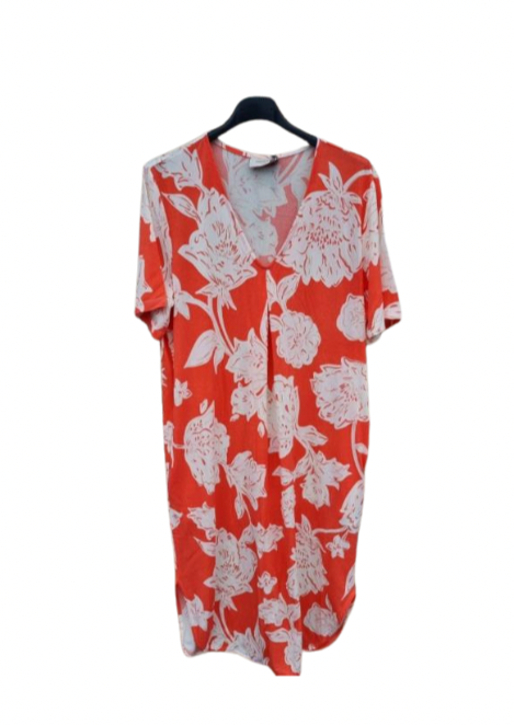 Lekker rød kjole med blomster