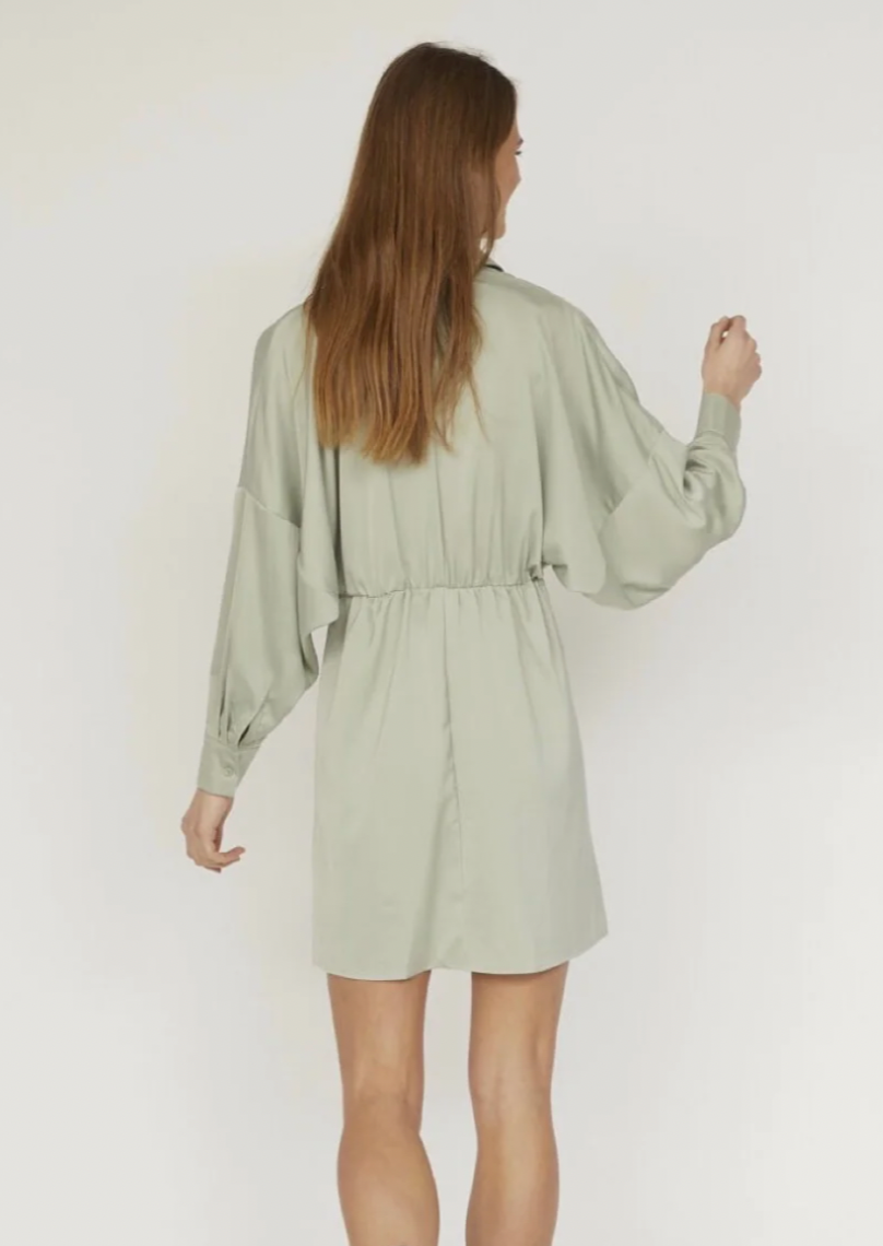 Nydelig lysegrønn skjortekjole