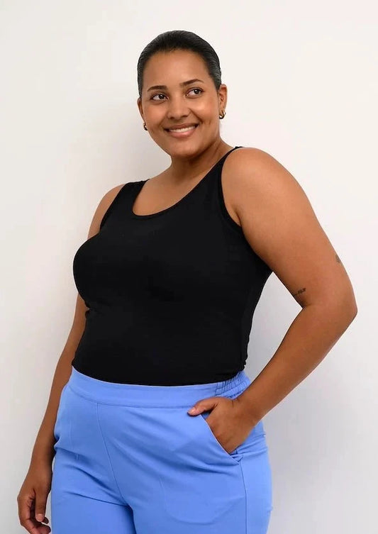 Svart singlet med brede stropper