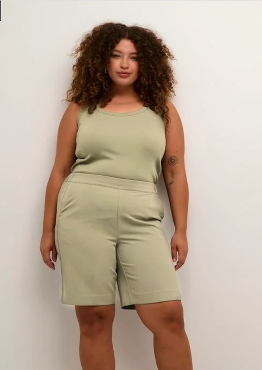 Grønn shorts i mykt materiale