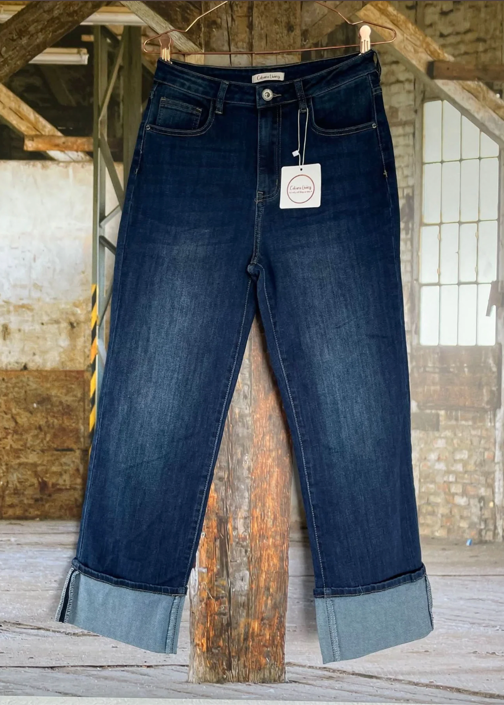 Mørk jeans med oppbrett