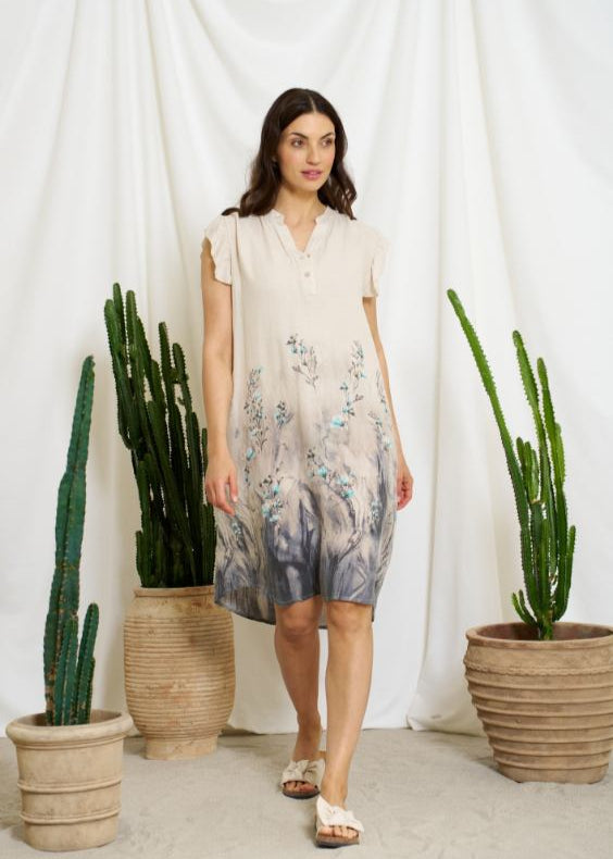 Lang kjole med krage og korte ermer