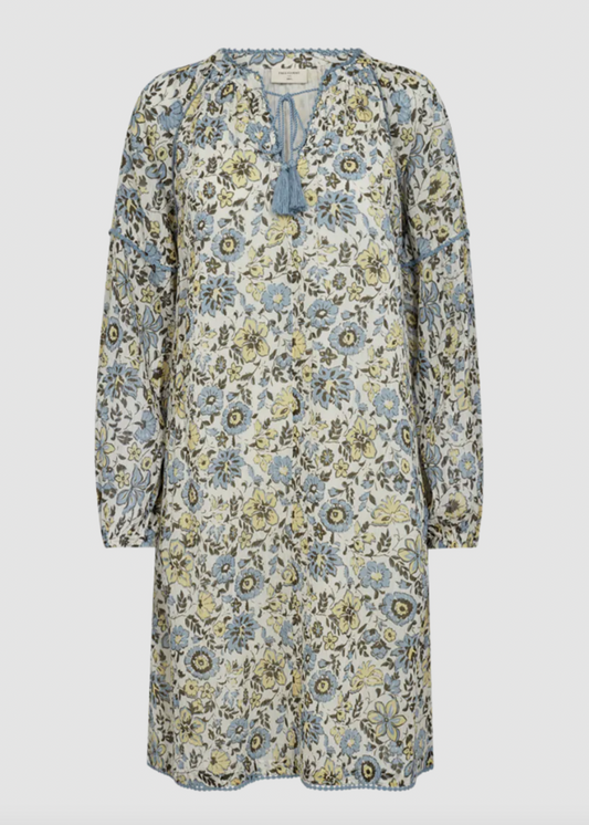 Kort blå kjole med blomster