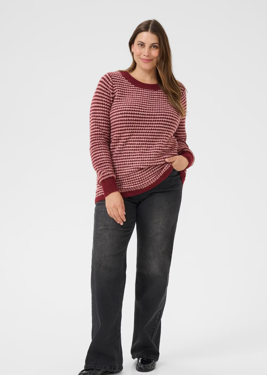 Langermet rød genser med striper