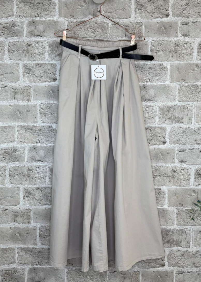 Beige bukse med belte