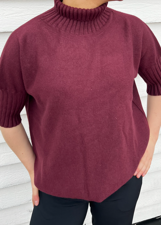 Burgunder t-skjorte med høy hals