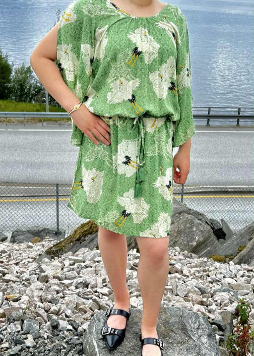 Grønn kort kjole