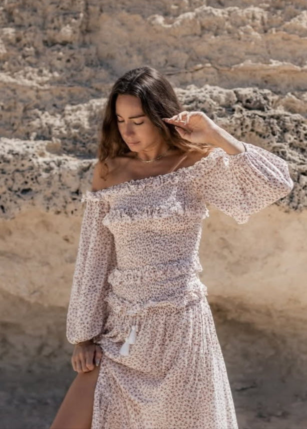 Topp med off-shoulder og blomstermønster