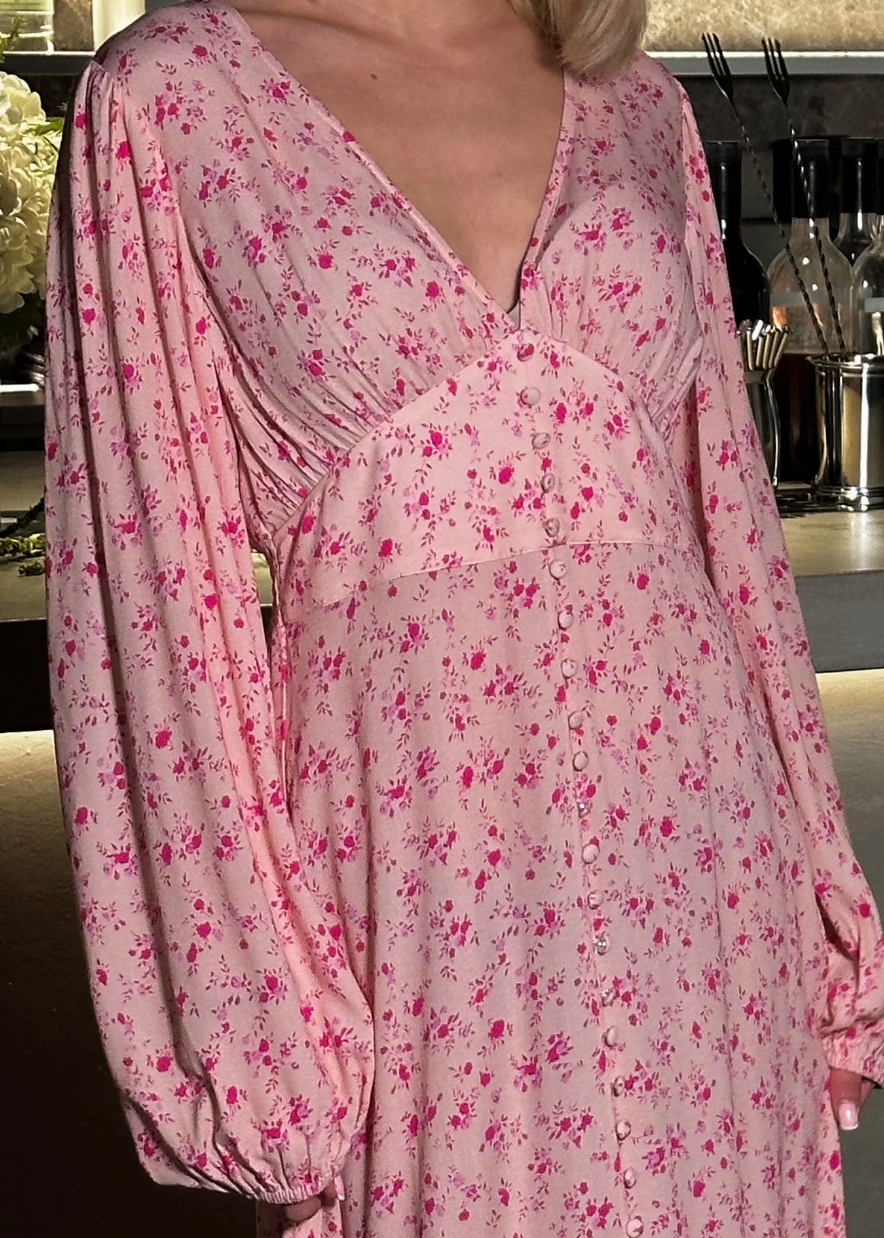 Blå maxikjole med blomsterprint