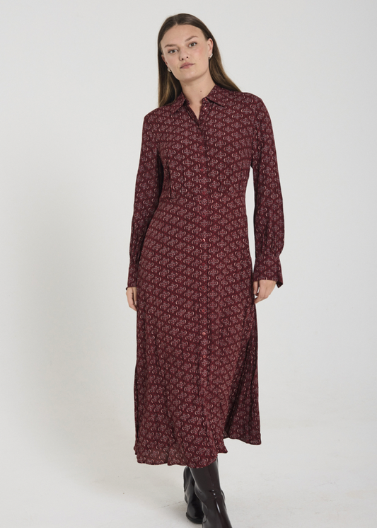 Rød maxikjole med knapper foran