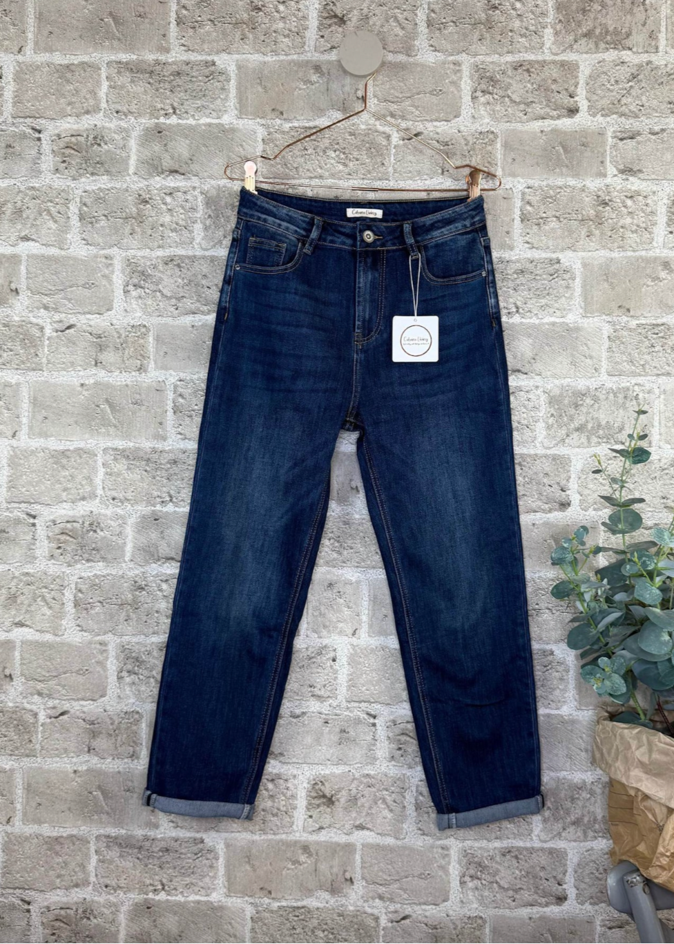 Tettsittende mørke jeans