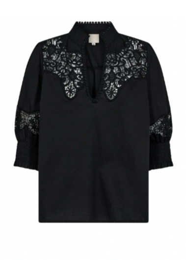 Svart bluse med blondedetaljer