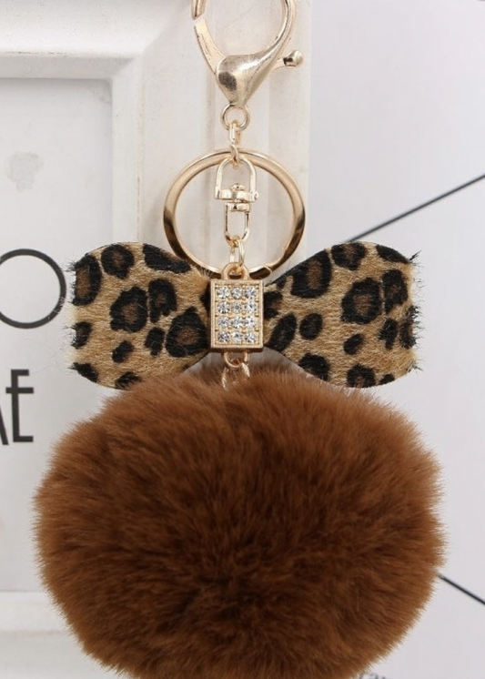 Veskepynt med pels i brun