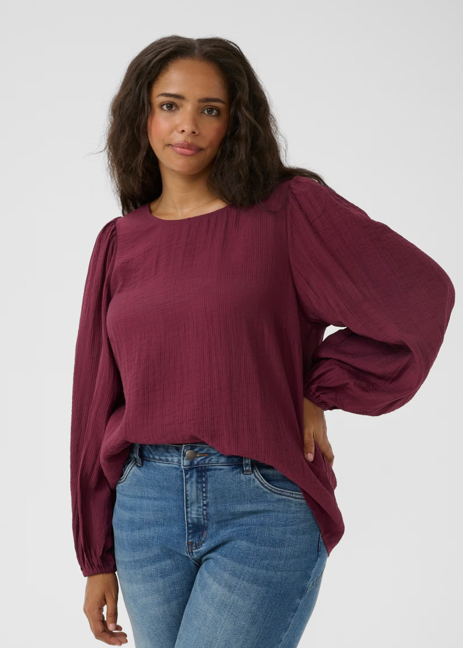 Burgunderfarget bluse med løse ermer
