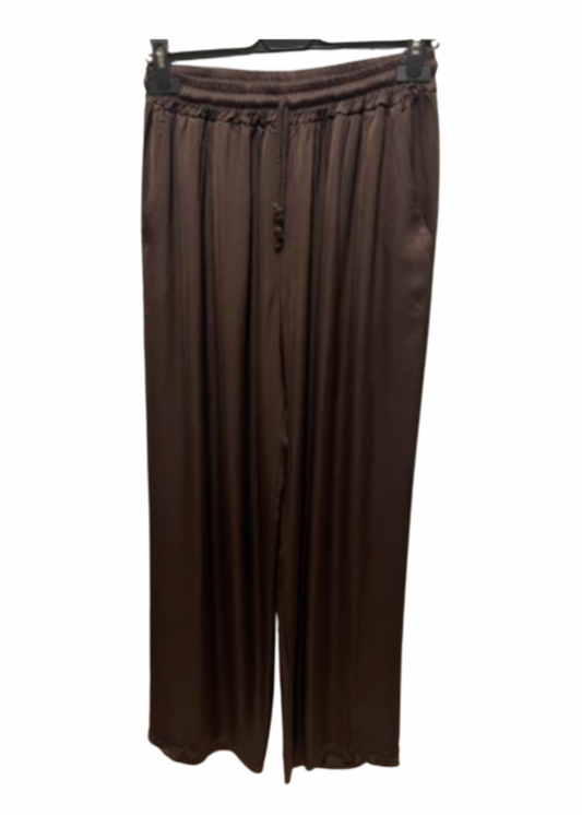 Brun bukse med satengeffekt