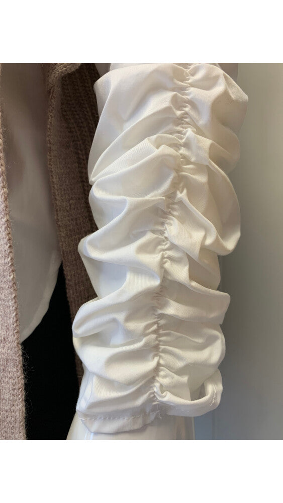 Frances skjorte stilige detaljer på armene