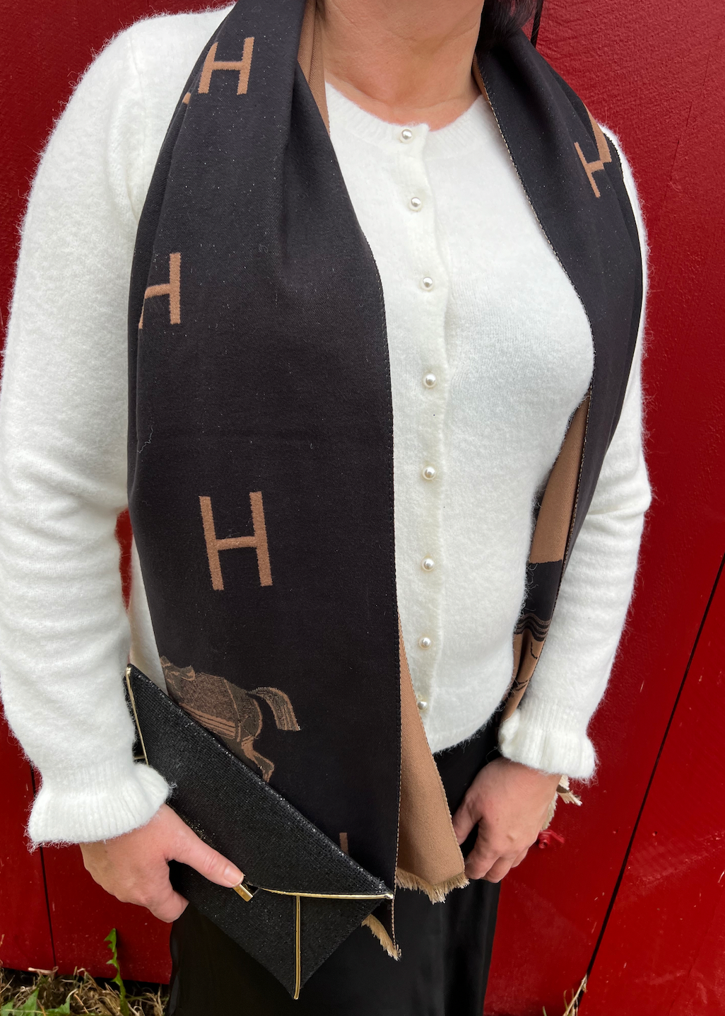 Svart skjørt i sateng