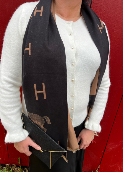 Svart skjørt i sateng