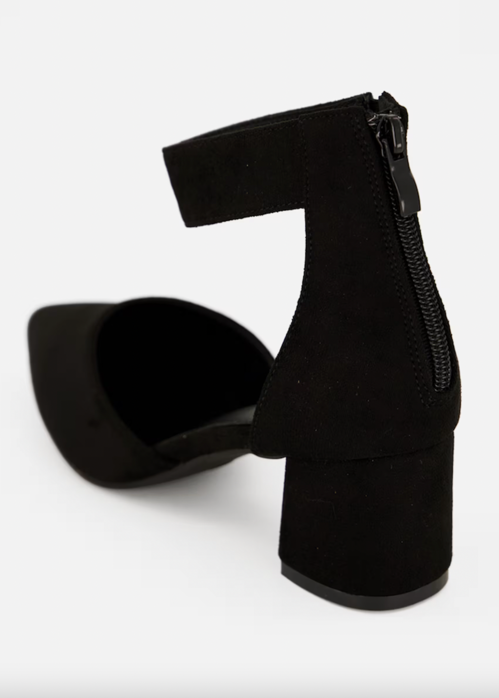 Svarte sko med semsket stoff