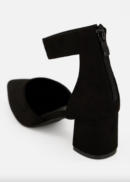 Svarte sko med semsket stoff