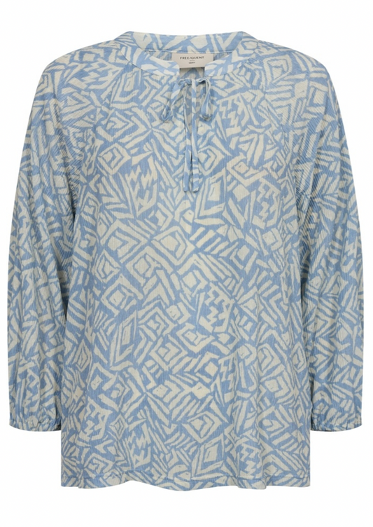 Blå bluse med knyting og mønster