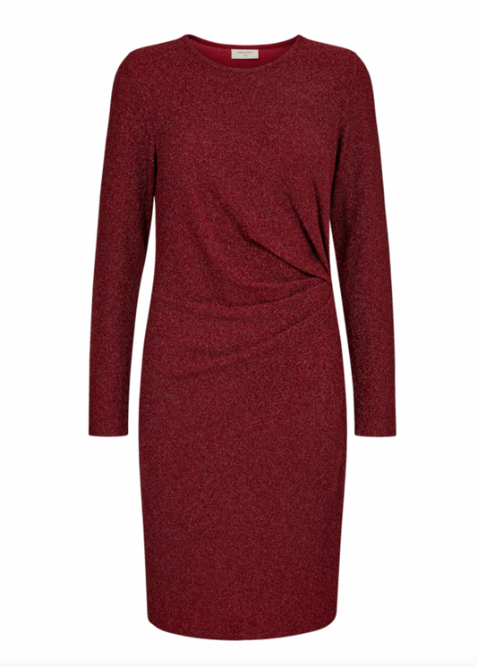 Rød glitrende kjole