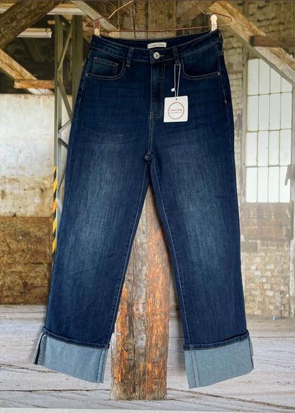 Mørk jeans med oppbrett