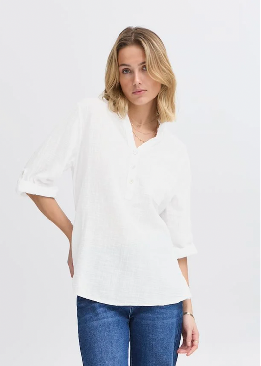 Hvit bluse med knapper
