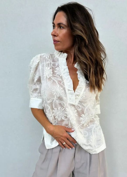 Hvit bluse med korte ermer