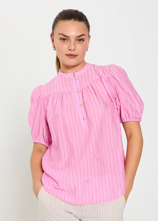 Rosa bluse med korte ballongermer