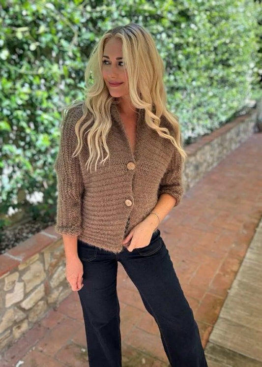 Brun cardigan med knapper