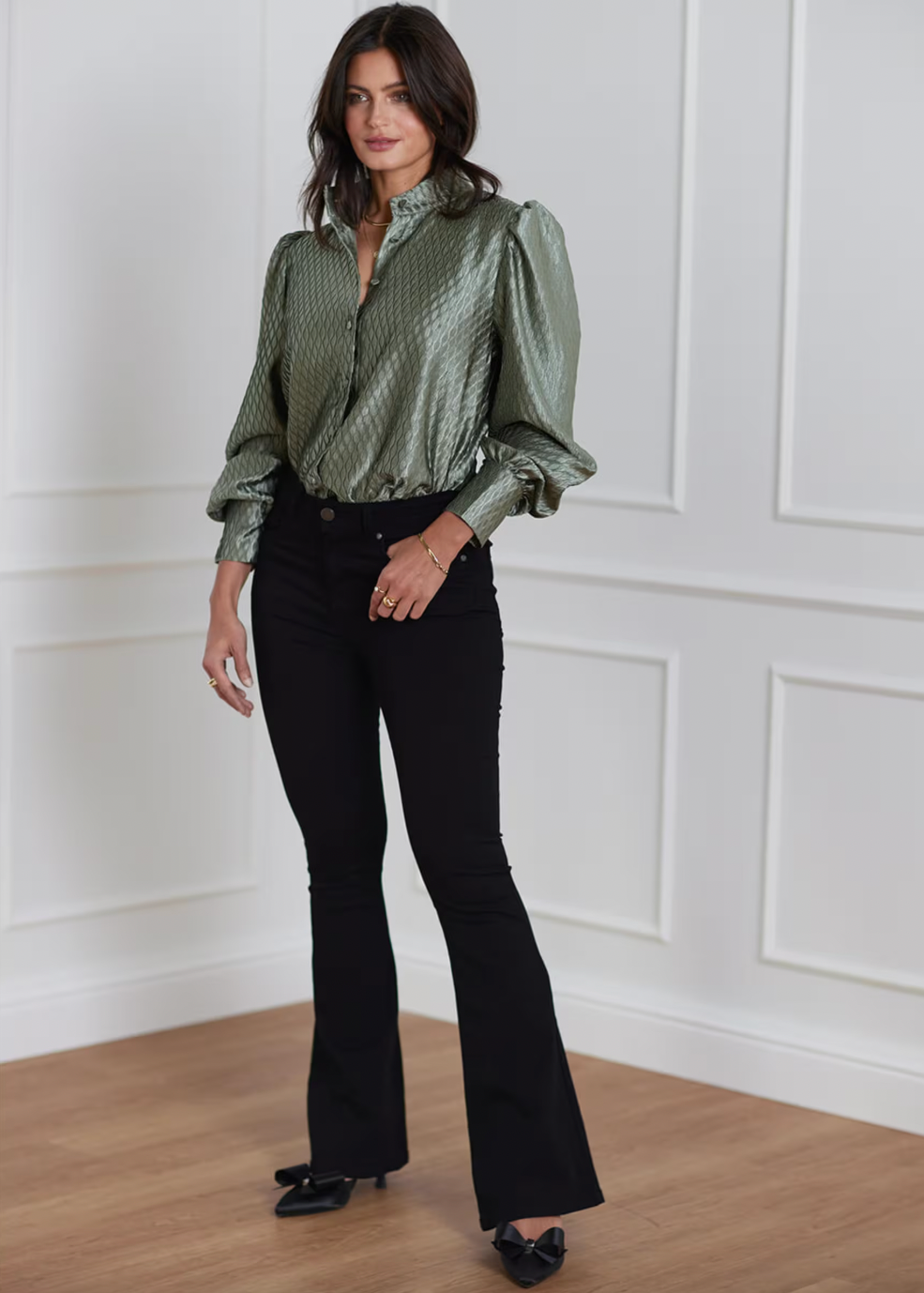 Grønn bluse med knapper og ballongermer