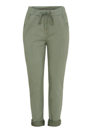 Grønn bukse med knyting i midjen