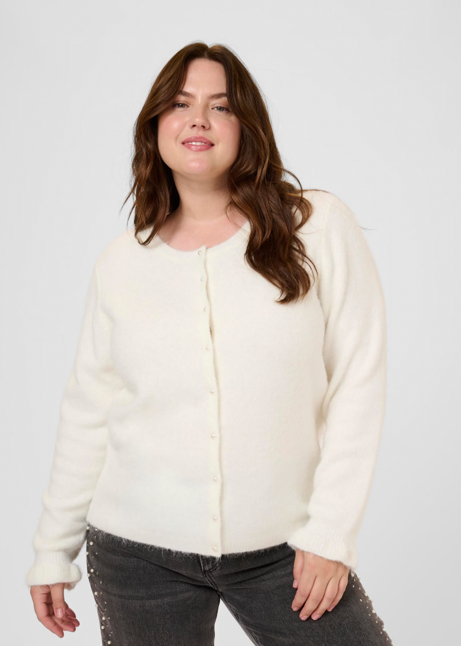 Hvit cardigan med lekre knapper