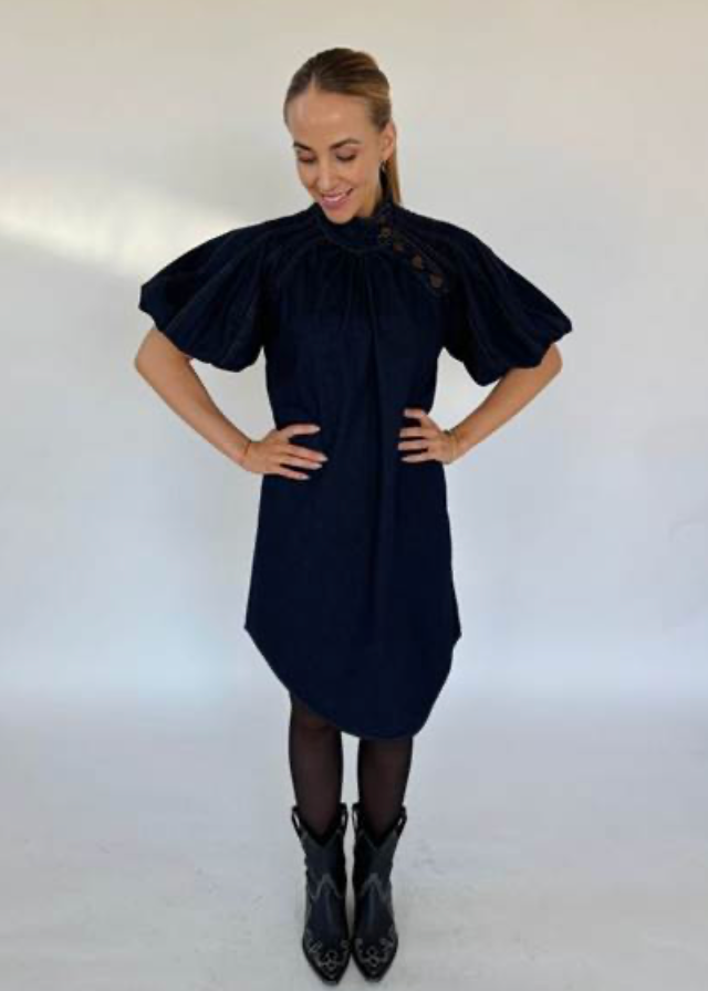 Kjole i denim med knapper 