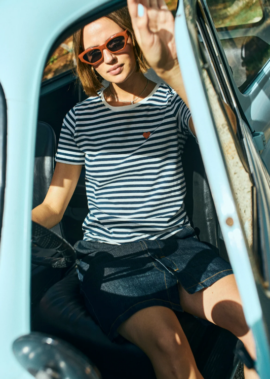 T-skjorte med striper og hjertedetalj