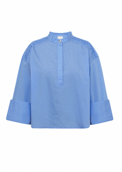 Blå bluse med rett passform