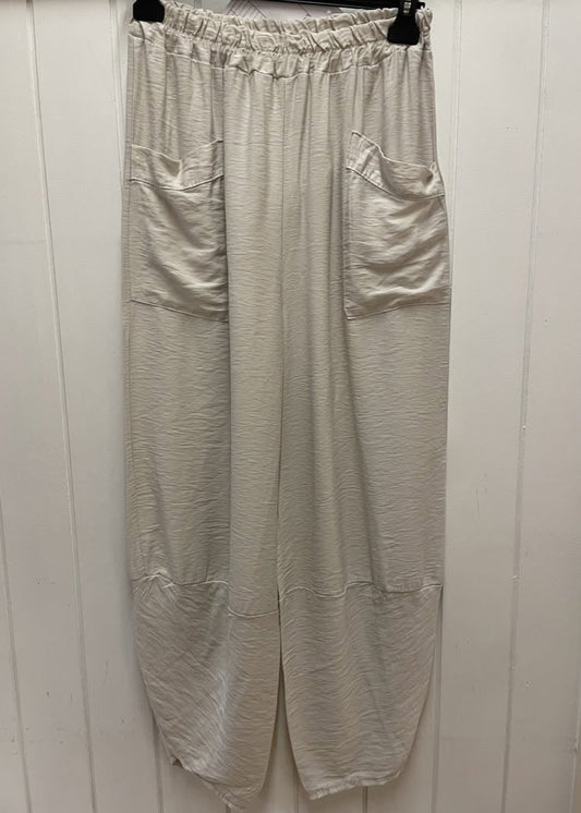 Beige bukser med lommer